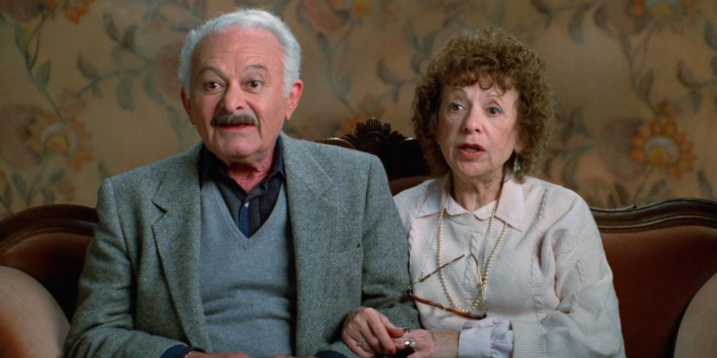 Uno degli intermezzi del film, in cui coppie di anziani raccontano come si sono conosciuti.