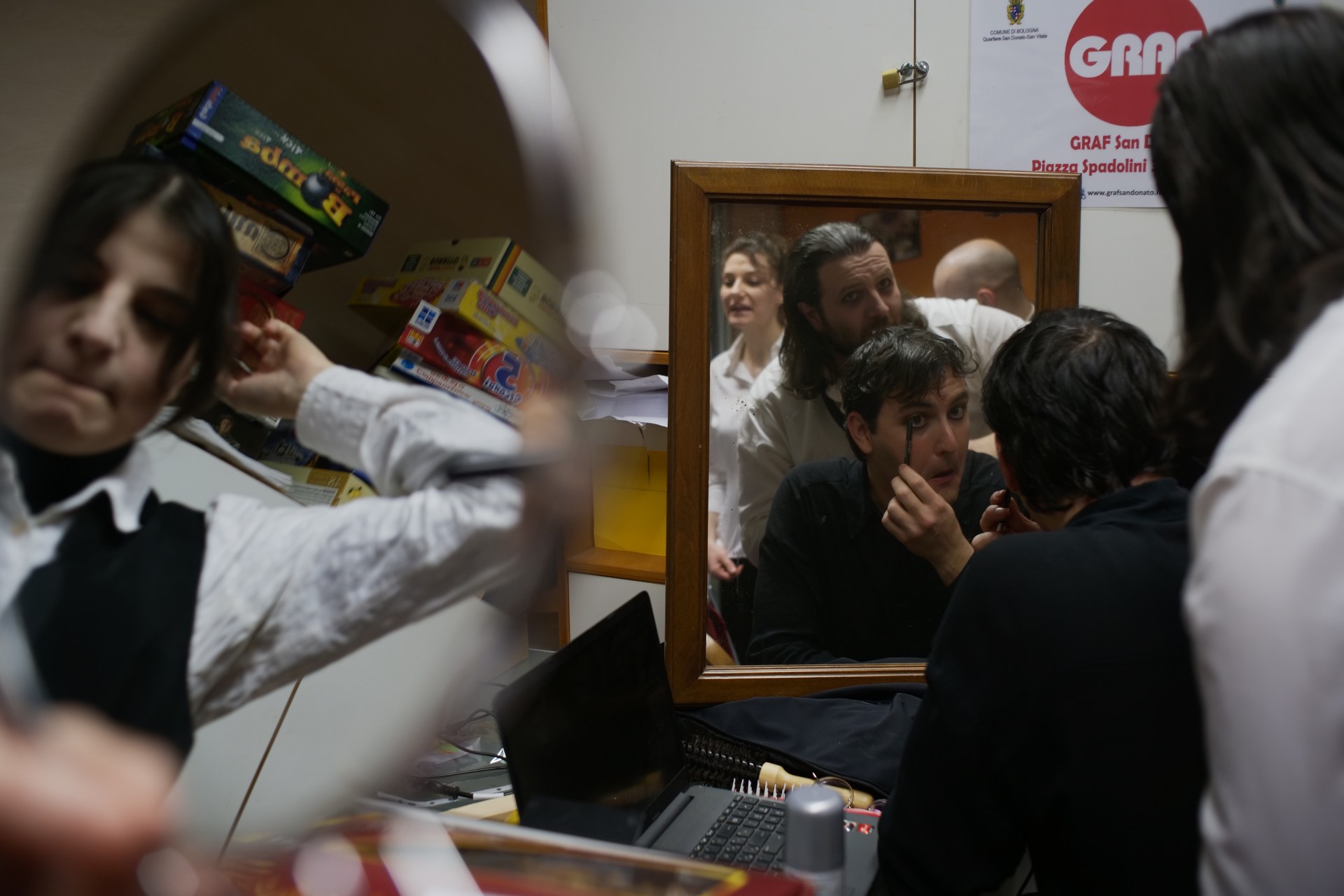 La rassegna Orli di Nastri Teatro è un'esperienza di teatro che parte  dal basso nella città di Bologna.