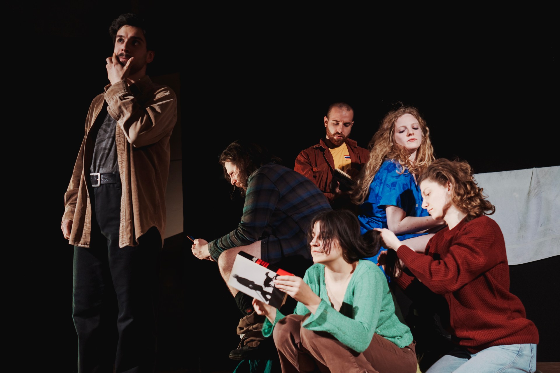 La rassegna Orli di Nastri Teatro è un'esperienza di teatro che parte realmente dal basso nella città di Bologna.