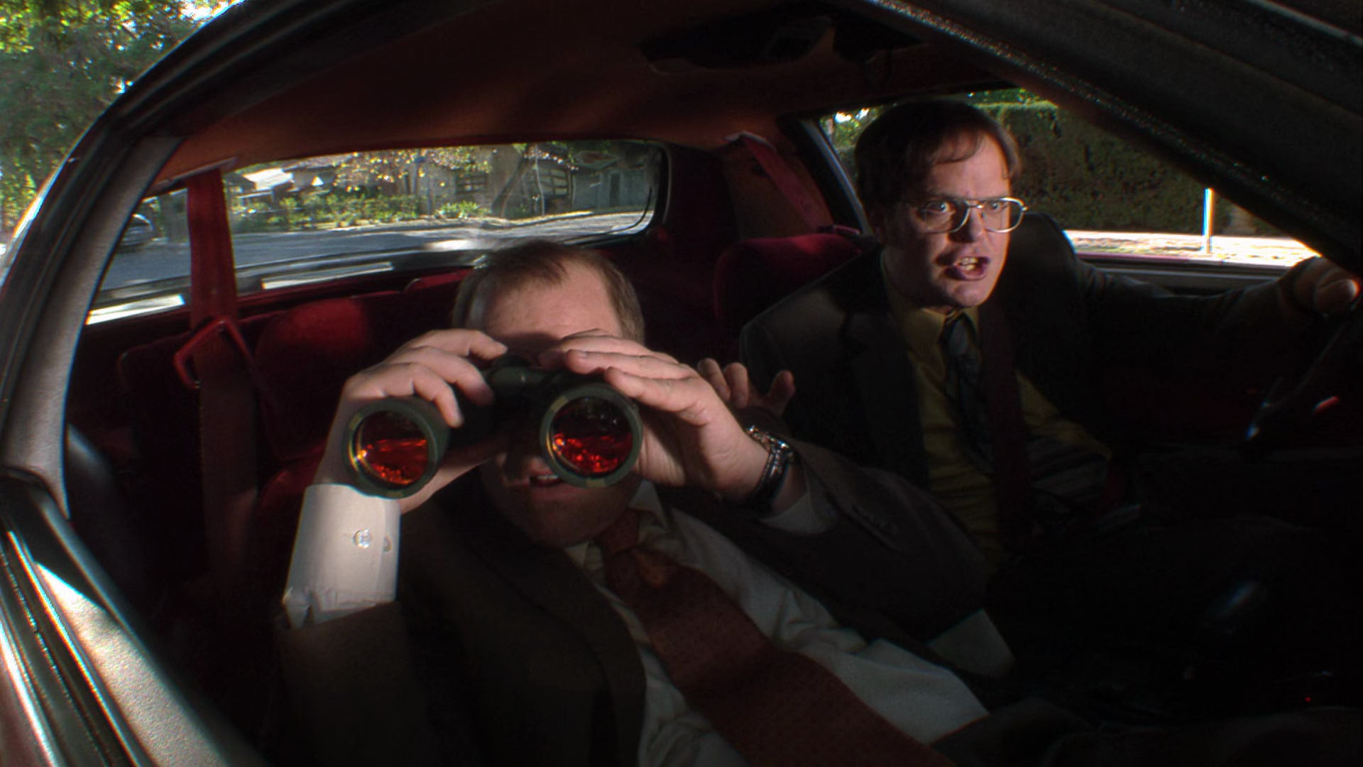 citazioni-mostra-cinema-venezia-2025-the-office-dwight-toby-spying-binoculars