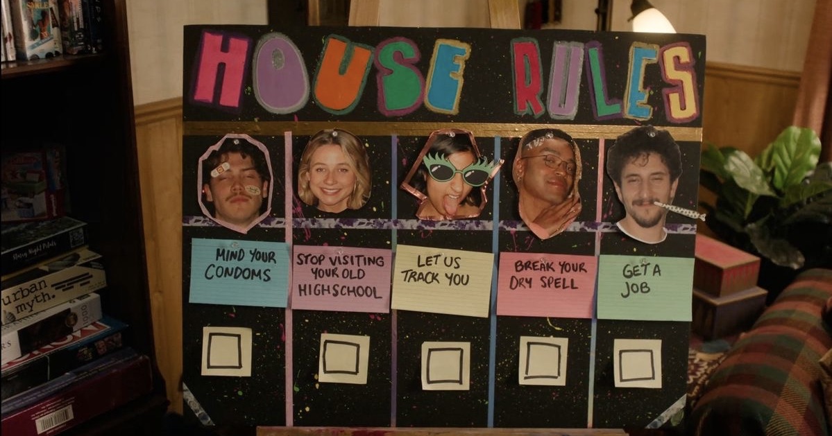 Cartellone con le regole della casa nella serie Adults. 