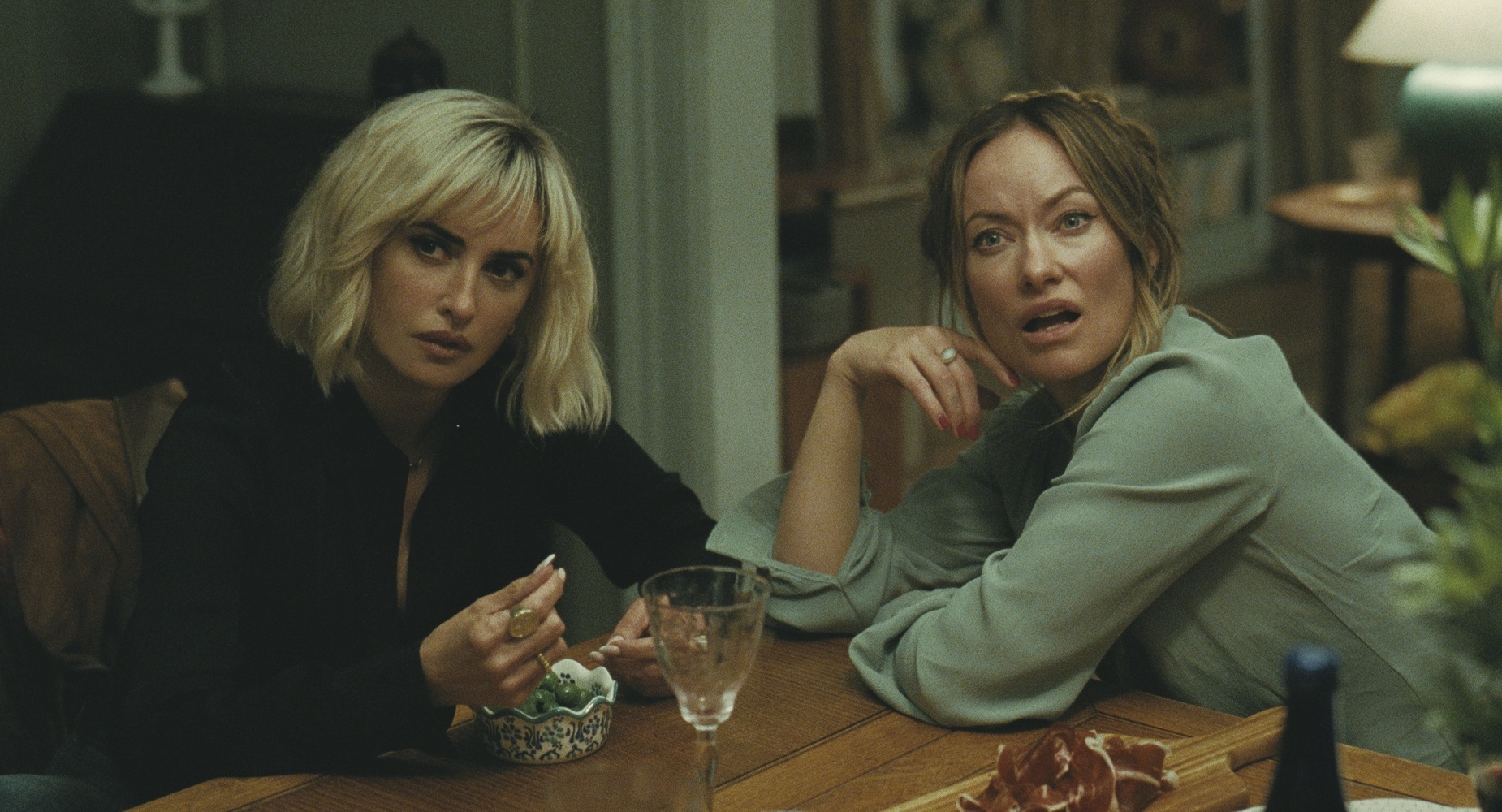 the-invite-recensione-film-olivia-wilde-penelope-cruz