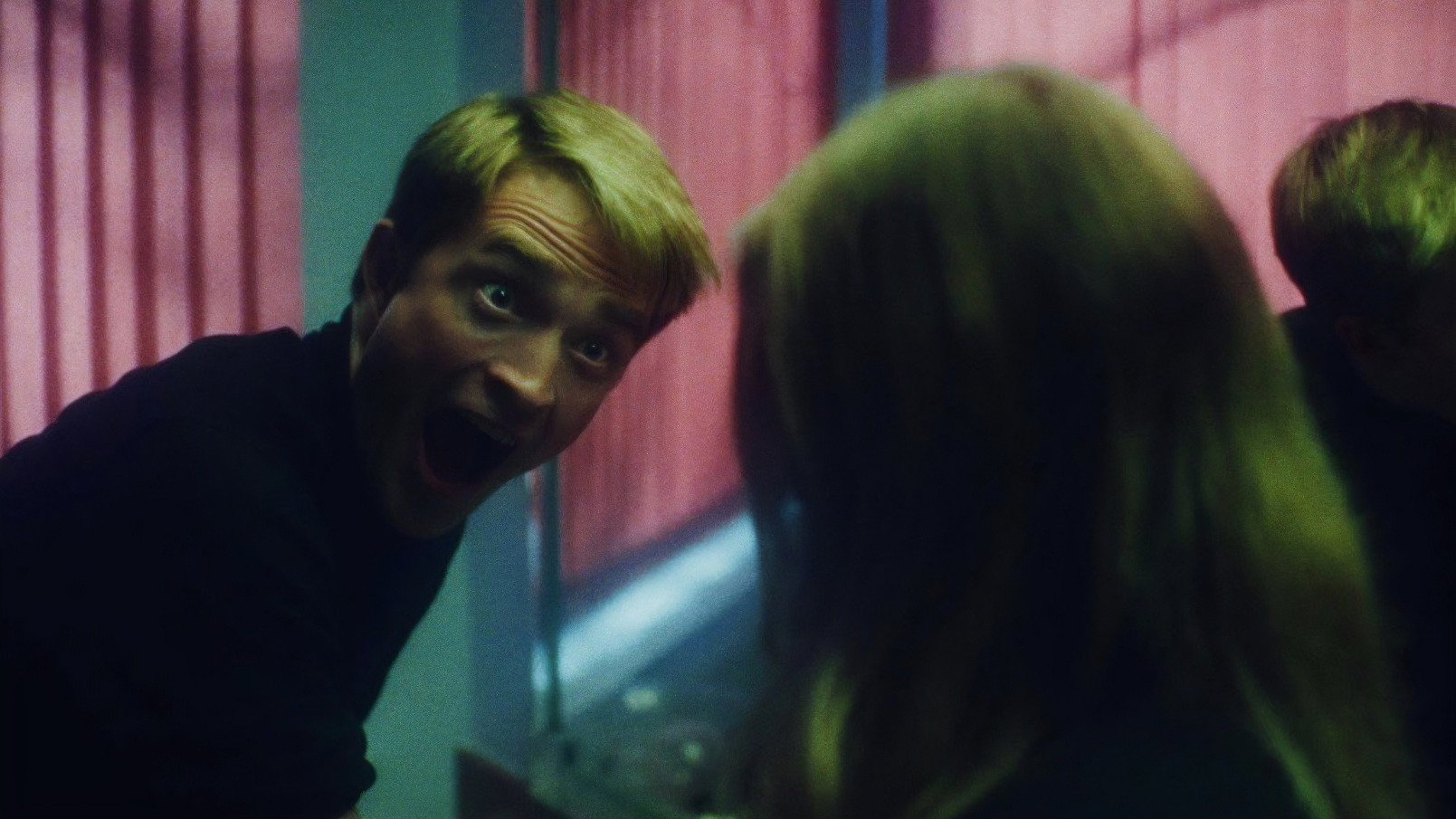 primetime-oppenheim-pattinson-recensione-overactiing